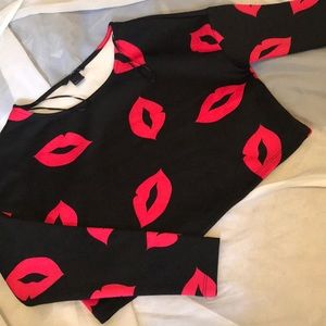 Long sleeve crop top kissie shirt